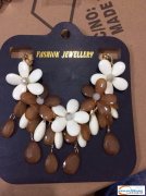 手工饰品弯针挂圈穿线编花外发加工