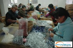 樊村承接包装皮筋、耳环、服饰、扑克等手工活！