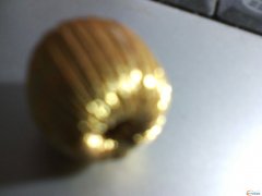 手工穿金丝线，绕成的