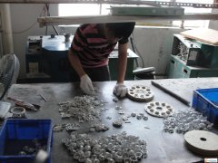 本厂专业承接铅合金，锌合金，环保锌合金翻砂加工