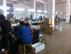 专业纯手工包装团队，常年稳定100余人、