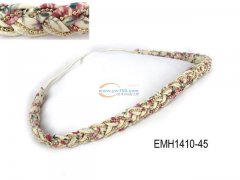 承接饰品加工：串珠，挂圈，胶枪，编织等手工业务