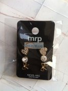 耳钉上卡包装外发加工 如图