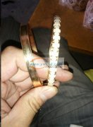 有大量打胶水粘爪链的手工活外发 如图