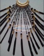 1200条项链穿米珠外发,如图所示