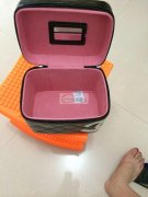 如图箱包外发包工包料