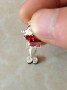 如图饰品需要点或者粘合