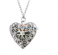 早上10点后联系我，找人做一些可打开镂空的吊坠。