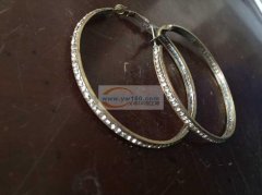 义乌下骆宅有烧焊C形耳环外发，如图