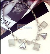 找做饰品淘宝网络款的饰品成品加工厂，现金交易