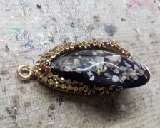 北苑找有这款饰品模具的工厂 如图