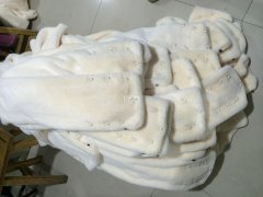 本厂专业承接订珠，订扣，铝扣，按扣，柳钉