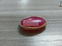 大量石头上打胶水粘链条