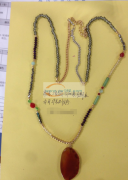 10000多条项链穿珠外发 如图