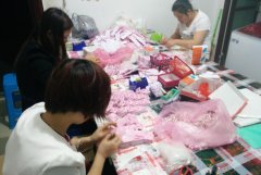 义乌市阿凯加工厂承接各种手工活加工，包装，挂圈，打胶枪，穿珠