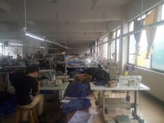 服装厂承接各类服装生产加工。