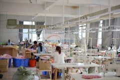 生产：背包，冰包，手提包，笔袋，化妆包。休闲包 缝合类产品