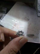 夹锆石的活外发加工 如图