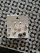 黄杨梅耳钉包装外发 如图