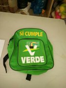 如图，谁家有这款书包