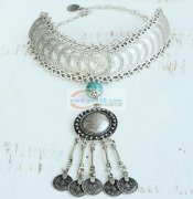 寻下图三个款式的项链