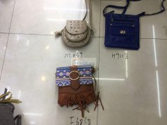 询各种休闲包.女包（手机包，钉子包，流苏包）加工厂