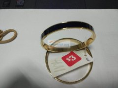 有如图一万六千个产品外发滴油
