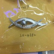 如图，我厂有胸花外发电镀