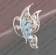 承接外贸公司和网络订单，胸针，手链，项链，合金饰品成品！