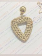 如图，寻找做这种编织带耳环的加工厂