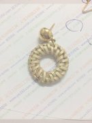 如图，寻找做这种编织带耳环的加工厂