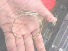 如图，现找有做这款手镯架的工厂