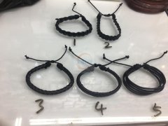 有工厂会做下图这种PU皮手链的吗？