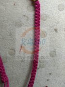 如图，找专业手工编织手链厂家