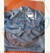 如图，6万件类似款式的衣服外发