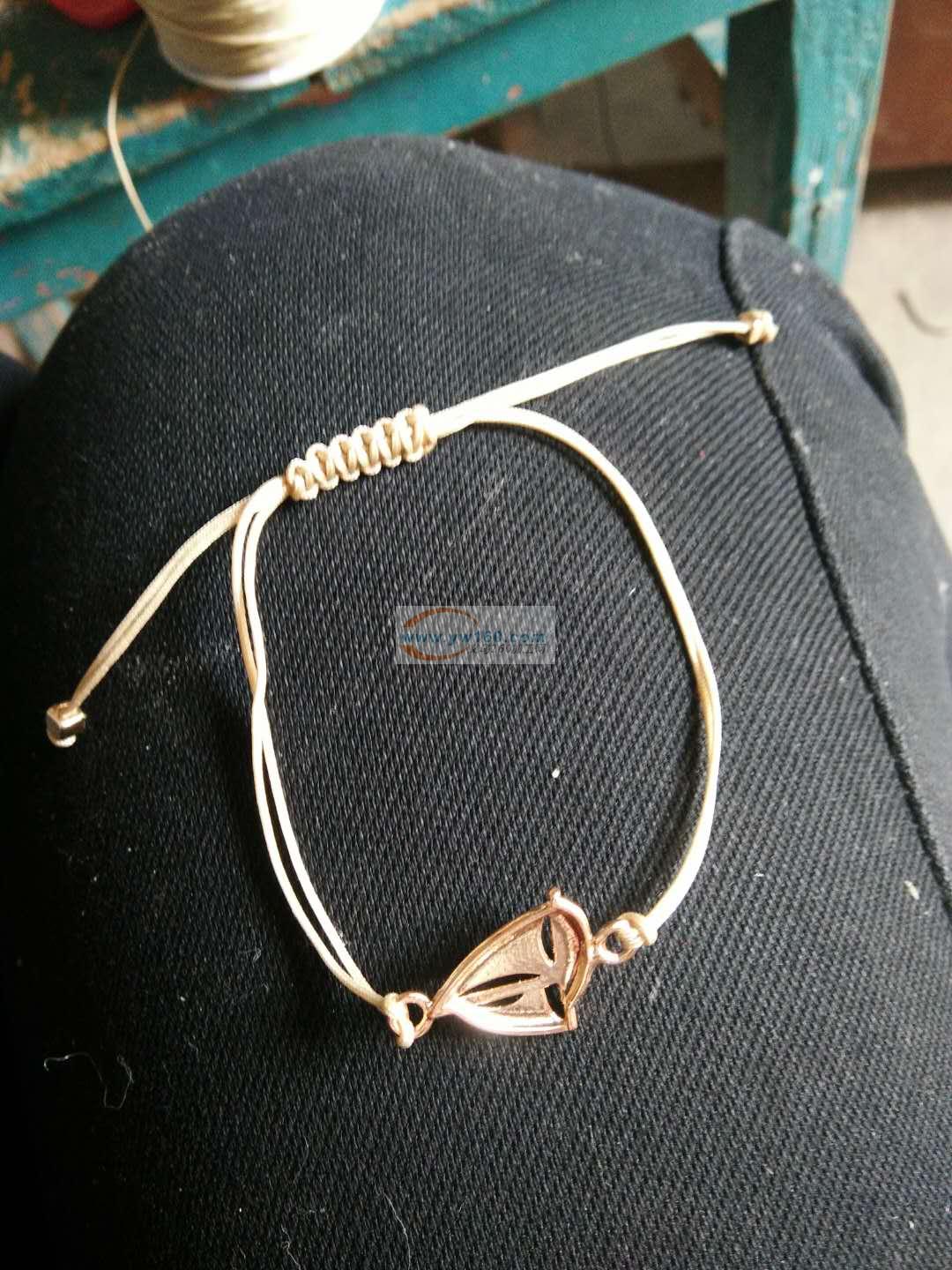 专业承接 编织手链 、串珠、 挂圈 、包装、上钻、各种吊饰 专业承接 编织手链 、串珠、 挂圈 、包装、上钻、各种吊饰