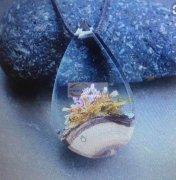 需要能做这种树脂戒指的厂家【如图】