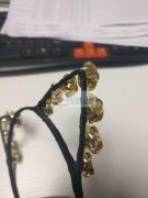 如图，有猫耳朵头扣外发打胶枪和牙膏胶