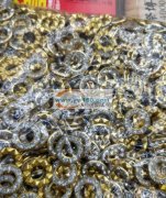 专业钉珠，气眼，挂须等手工活。