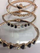 寻找做这种手镯的工厂，经常有货，专业的请