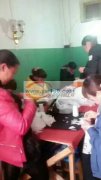 承接手工活，擅长婚纱礼服手工缝珠，从事外