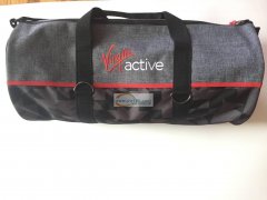 如上图4000个旅行包外发加工，材料已备