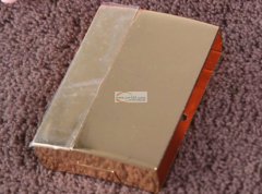 寻找【如图】磁铁扣，白k金色，宽3cm,