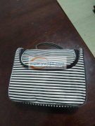 本工厂专业生产箱包产品，背包，化妆包，购