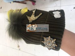 本厂专业生产手套、帽子、围巾、披肩三角巾