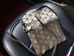 《如图》7000个包外发，寻专业做女包的