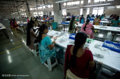 承接手工加工：打胶枪、包装、组装·等各种