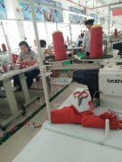 本厂承接中高档各式服装加工，有需要发外地