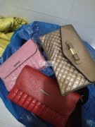 如图，全部低价便宜处理，包包，水钻一字夹