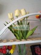 本厂有大量仿真玫瑰花瓣出售，也可以做成品